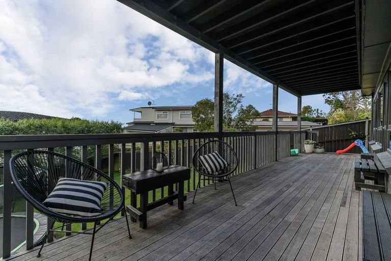 Photo of property in 118 Bleakhouse Road, Mellons Bay, Auckland, 2014