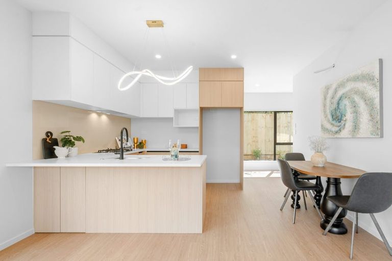 Photo of property in 101d Gossamer Drive, Pakuranga Heights, Auckland, 2010