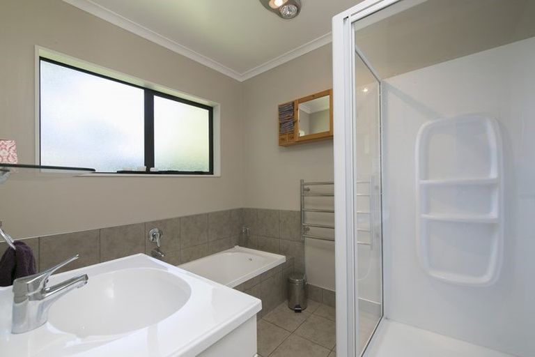 Photo of property in 52b Swanson Road, Henderson, Auckland, 0610