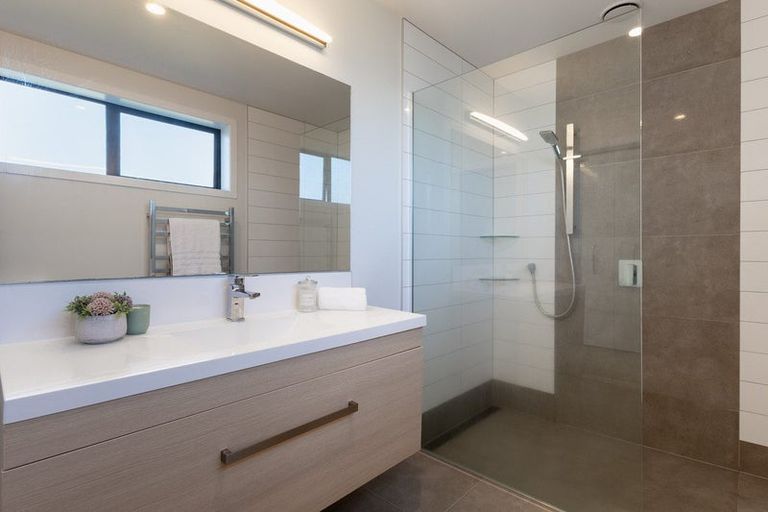 Photo of property in 21 Ferndale Drive, Waikanae, 5036