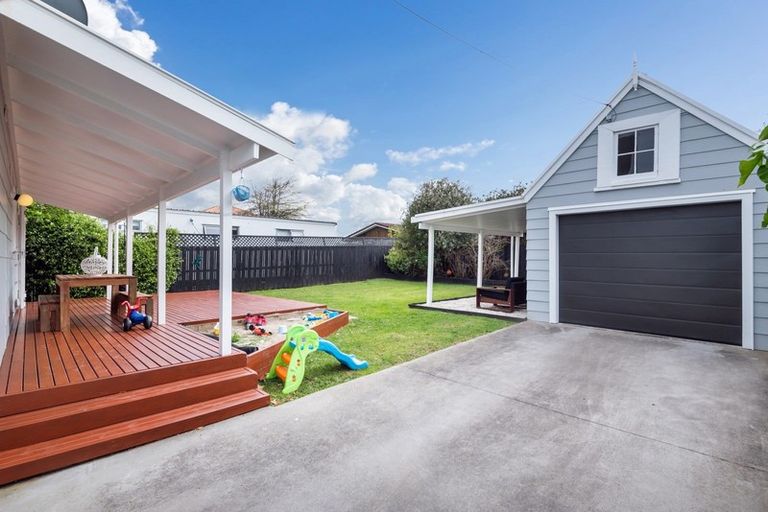 Photo of property in 2/4 Coronation Street, Belmont, Auckland, 0622