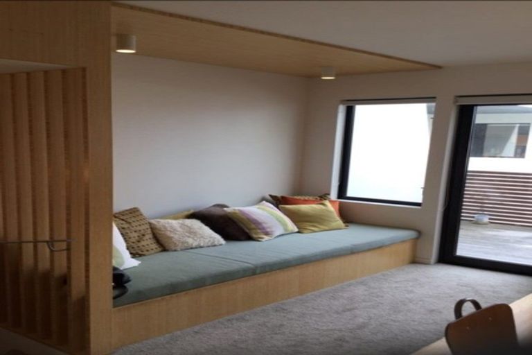 Photo of property in 76 Brougham Street, Mount Victoria, Wellington, 6011