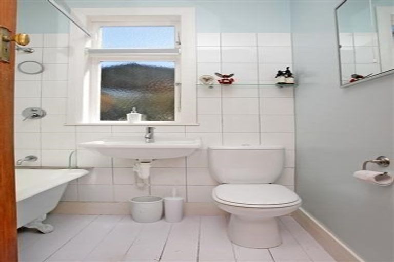 Photo of property in 16 Akatea Street, Berhampore, Wellington, 6023