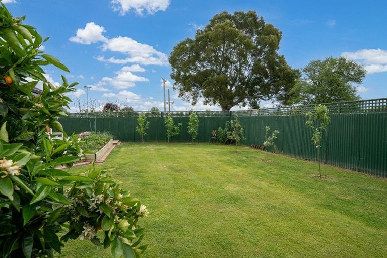 Photo of property in 16b Abergeldie Way, Cambridge, 3434