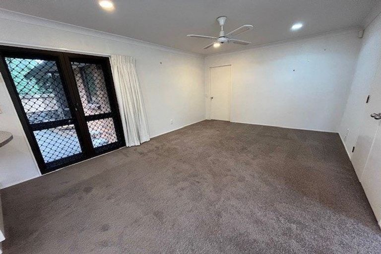 Photo of property in 2/31 Crescent Hills Court, Northpark, Auckland, 2013