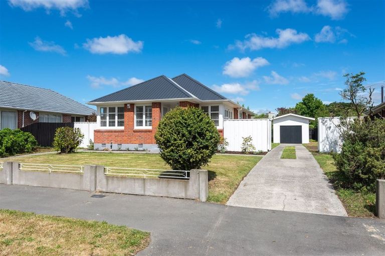 Photo of property in 17 Ballantyne Avenue, Upper Riccarton, Christchurch, 8041