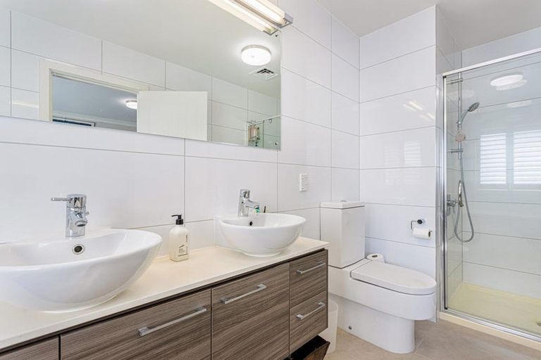 Photo of property in 16 Eaves Bush Parade, Orewa, 0931