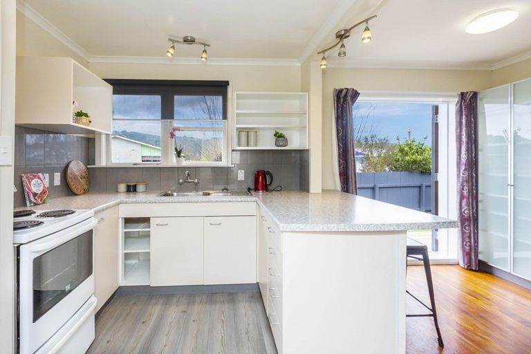 Photo of property in 3/29 Hillside Drive, Maoribank, Upper Hutt, 5018