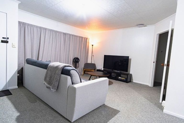 Photo of property in 2/37 Simon Ellice Drive, Bayview, Auckland, 0629