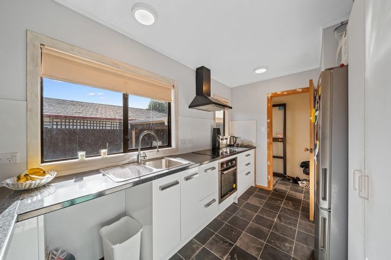 Photo of property in 2/52 Athlone Crescent, Avalon, Lower Hutt, 5011