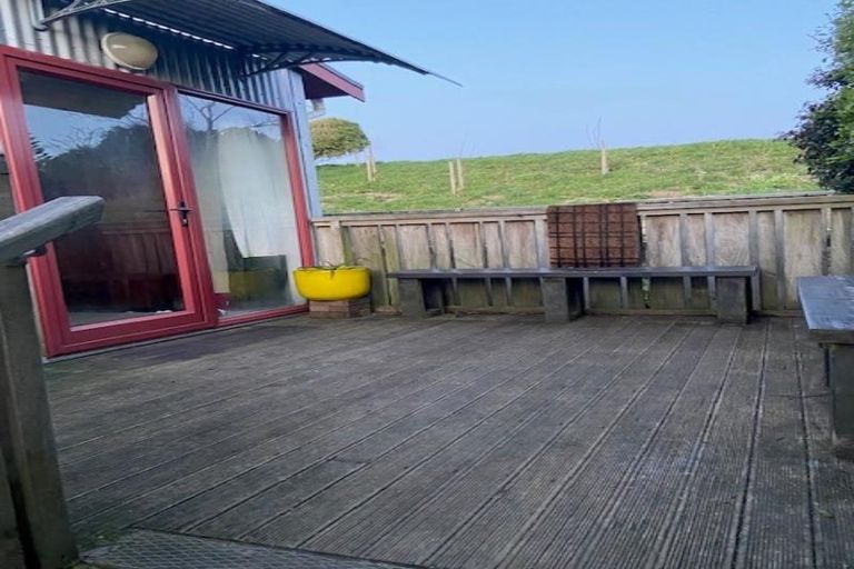 Photo of property in 186 Newlands Road, Newlands, Wellington, 6037