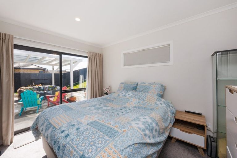 Photo of property in 42 Cyprus Place, Fitzherbert, Palmerston North, 4410