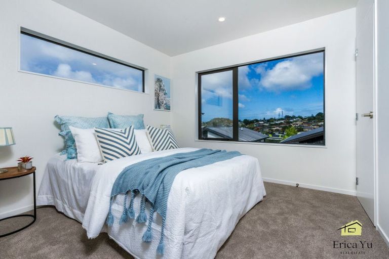 Photo of property in 1/21 Lowtherhurst Road, Massey, Auckland, 0614