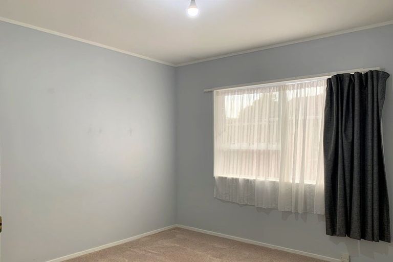Photo of property in 2/5 Newington Road, Henderson, Auckland, 0612