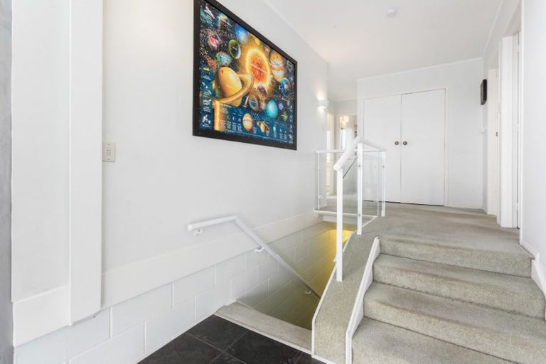 Photo of property in 23 Roberts Road, Matakatia, Whangaparaoa, 0930