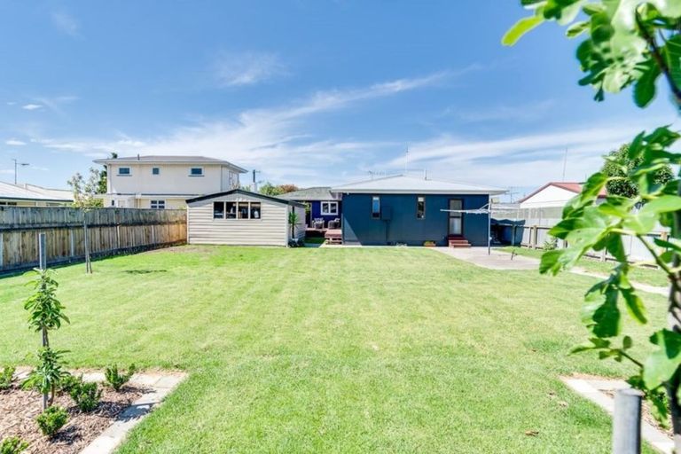 Photo of property in 2 Henderson Crescent, Onekawa, Napier, 4110