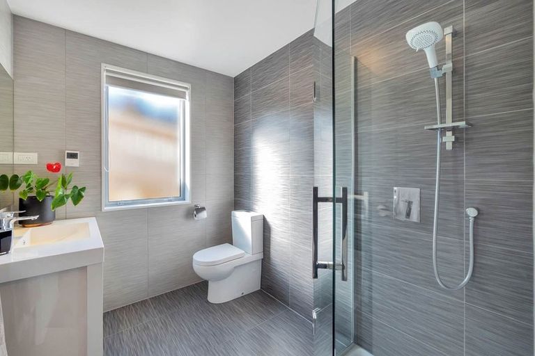 Photo of property in 49 South Kensington Way, Henderson, Auckland, 0612