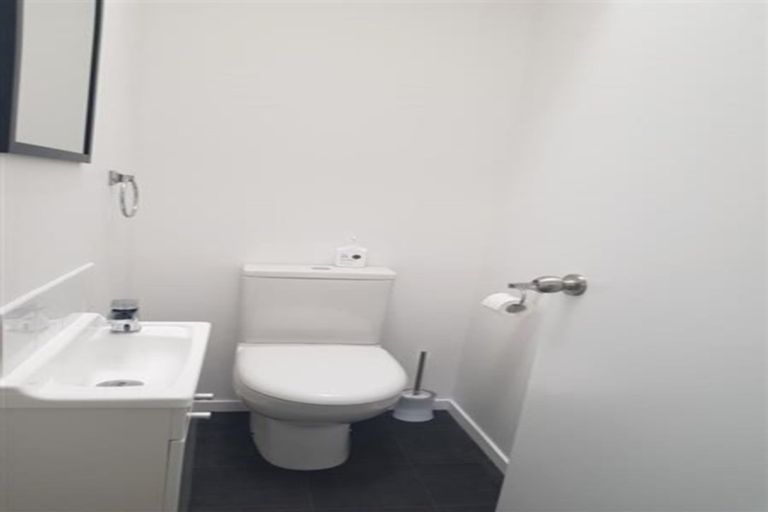 Photo of property in 1a Shortland Street, Lower Vogeltown, New Plymouth, 4310