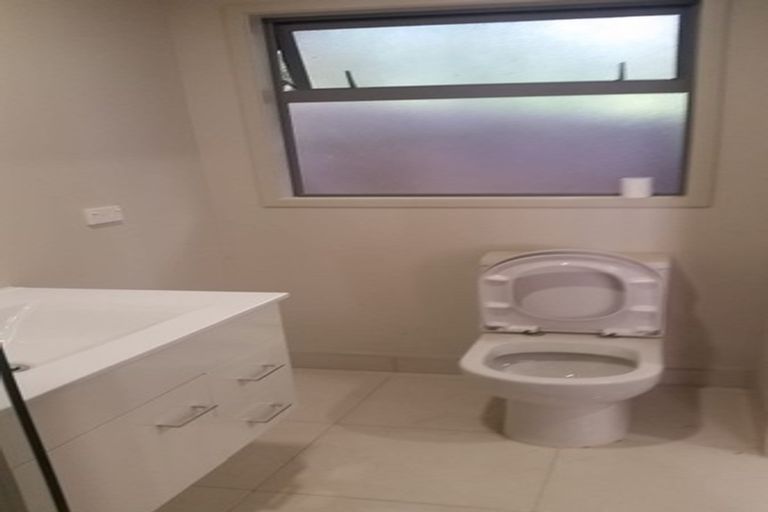 Photo of property in 1/22a Knox Road, Swanson, Auckland, 0612