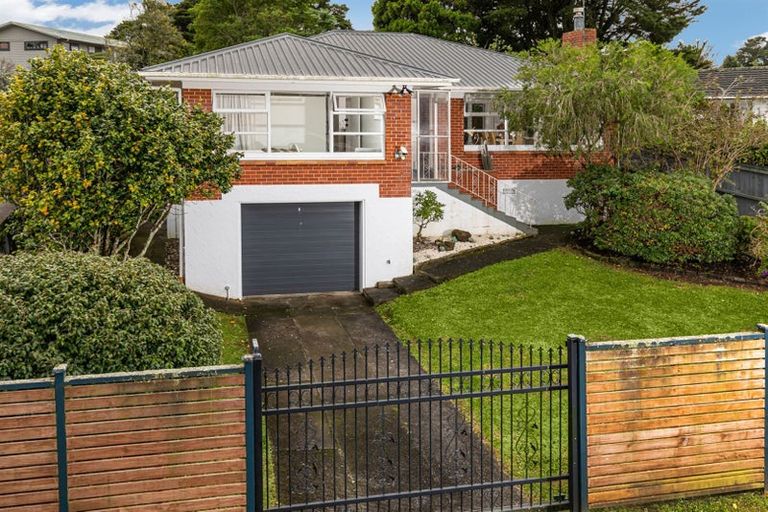 Photo of property in 27 Stanaway Street, Hillcrest, Auckland, 0627