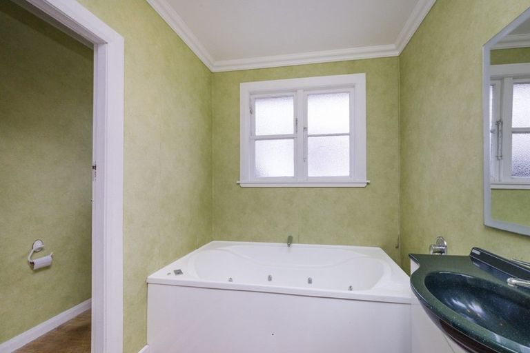 Photo of property in 7 Hobson Place, Takaro, Palmerston North, 4412