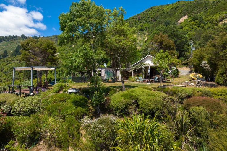 Photo of property in 579 Queen Charlotte Drive, Havelock, 7281