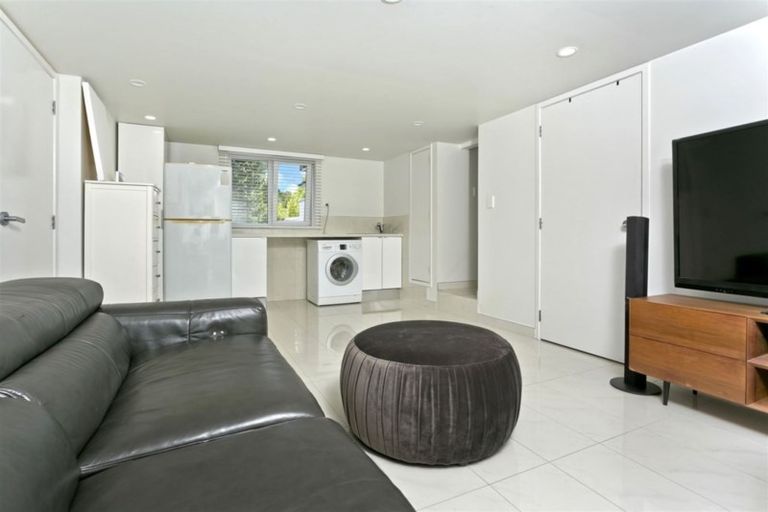 Photo of property in 102 Beach Road, Castor Bay, Auckland, 0620