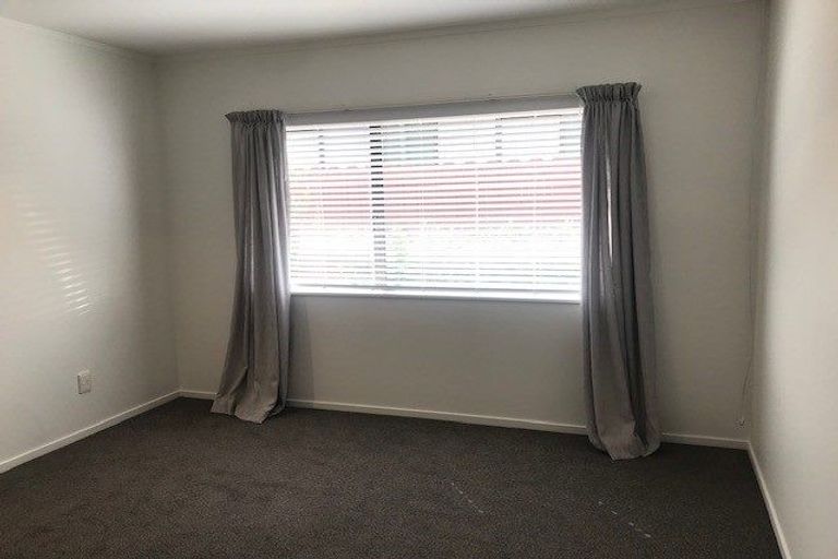 Photo of property in 2/98 Mirrabooka Avenue, Botany Downs, Auckland, 2010
