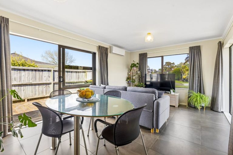Photo of property in 2/12 Bungalore Place, Half Moon Bay, Auckland, 2012