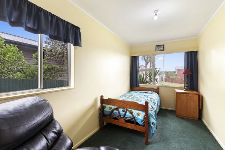 Photo of property in 43 Shortt Street, Foxton Beach, Foxton, 4815