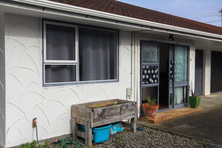 Photo of property in 2/43 Leighton Avenue, Waiwhetu, Lower Hutt, 5010