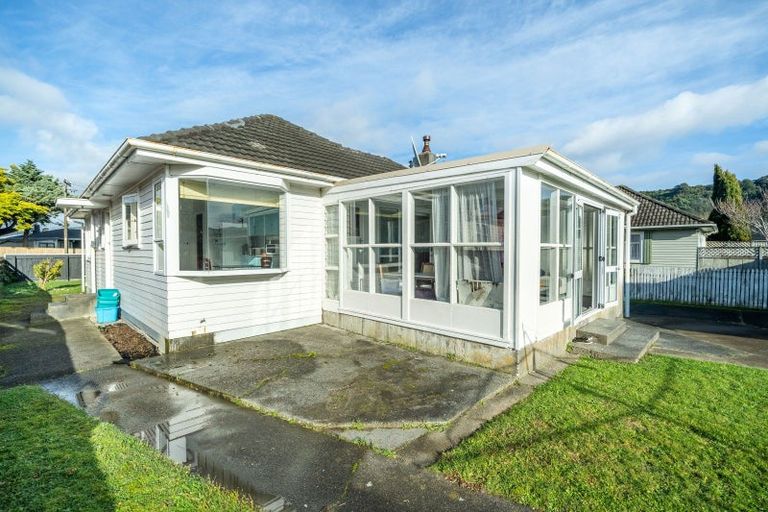 Photo of property in 24 Roberts Street, Wainuiomata, Lower Hutt, 5014