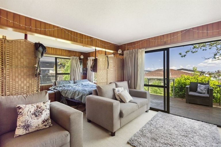 Photo of property in 115 Sunset Road, Totara Vale, Auckland, 0632