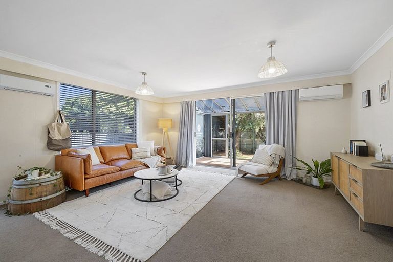 Photo of property in 10 Shortland Street, Lower Vogeltown, New Plymouth, 4310
