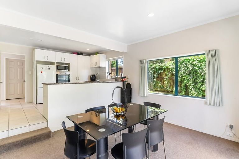 Photo of property in 33b Dalwhinnie Parade, Highland Park, Auckland, 2010
