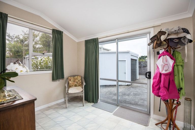 Photo of property in 7 Waimea Street, Westown, New Plymouth, 4310