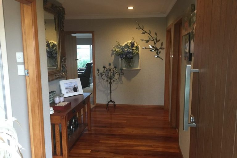 Photo of property in 95 Bradbury Road, Botany Downs, Auckland, 2010