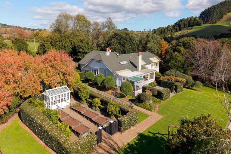 Photo of property in 998 Peak Road, Helensville, 0875