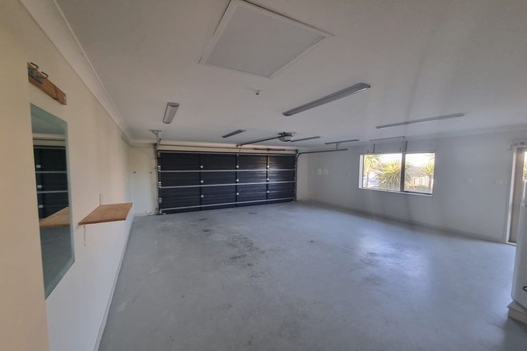 Photo of property in 15 Epic Way, Newlands, Wellington, 6037