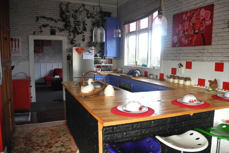 Photo of property in 22 Timaru Road, Waimate, 7924