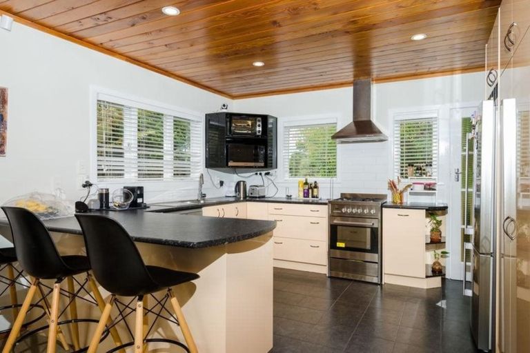 Photo of property in 1/141 Edmonton Road, Te Atatu South, Auckland, 0610