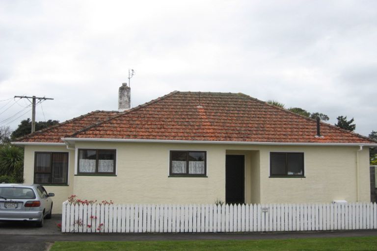 Photo of property in 15 Wrantage Street, Westown, New Plymouth, 4310