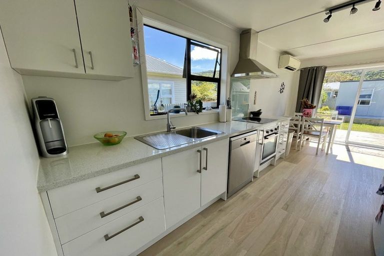 Photo of property in 17 Reynolds Street, Taita, Lower Hutt, 5011