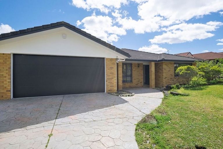 Photo of property in 49 Bluebird Crescent, Unsworth Heights, Auckland, 0632