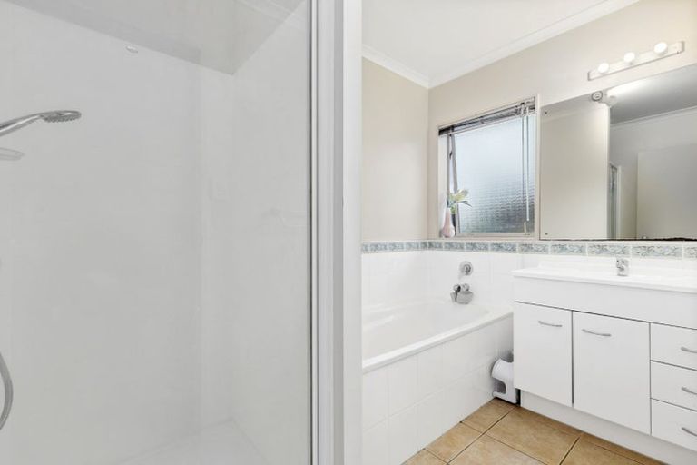 Photo of property in 22 Carisbrook Crescent, Papakura, 2110