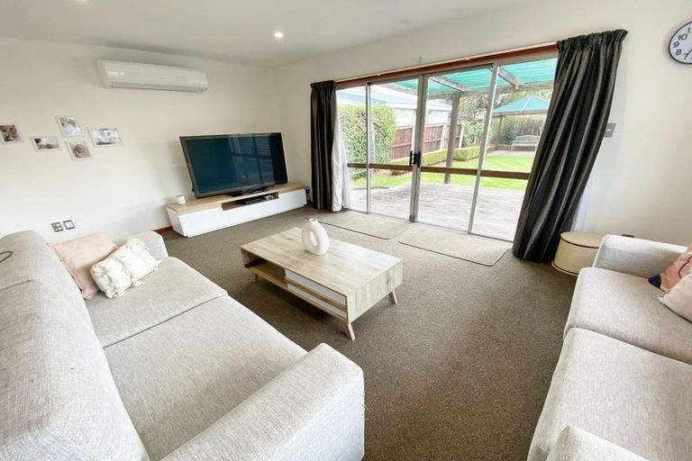 Photo of property in 15 Oldwood Street, Bishopdale, Christchurch, 8053