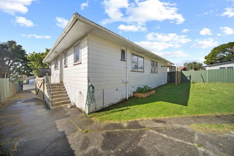 Photo of property in 15 Carbery Place, Manurewa, Auckland, 2102
