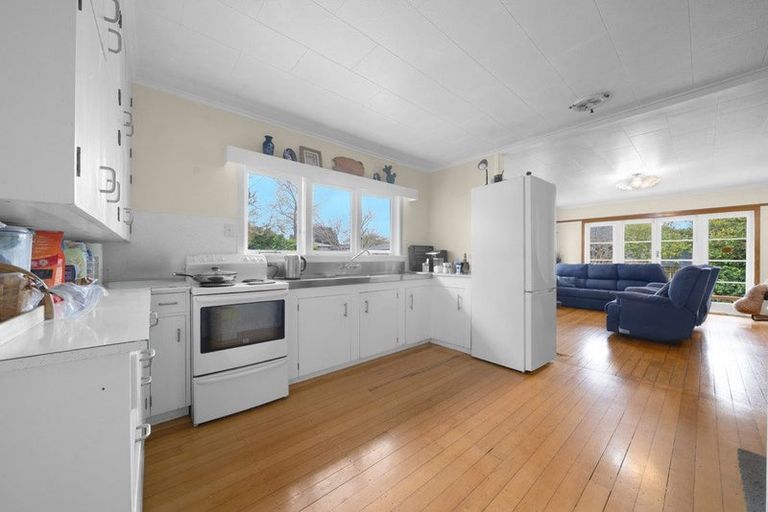 Photo of property in 56 Christmas Road, Manurewa, Auckland, 2102