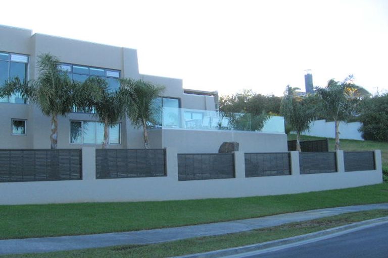 Photo of property in 26 Courtneys, West Harbour, Auckland, 0618