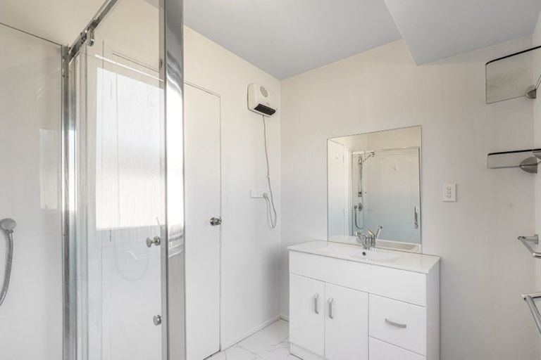Photo of property in 45a Takutai Avenue, Half Moon Bay, Auckland, 2012